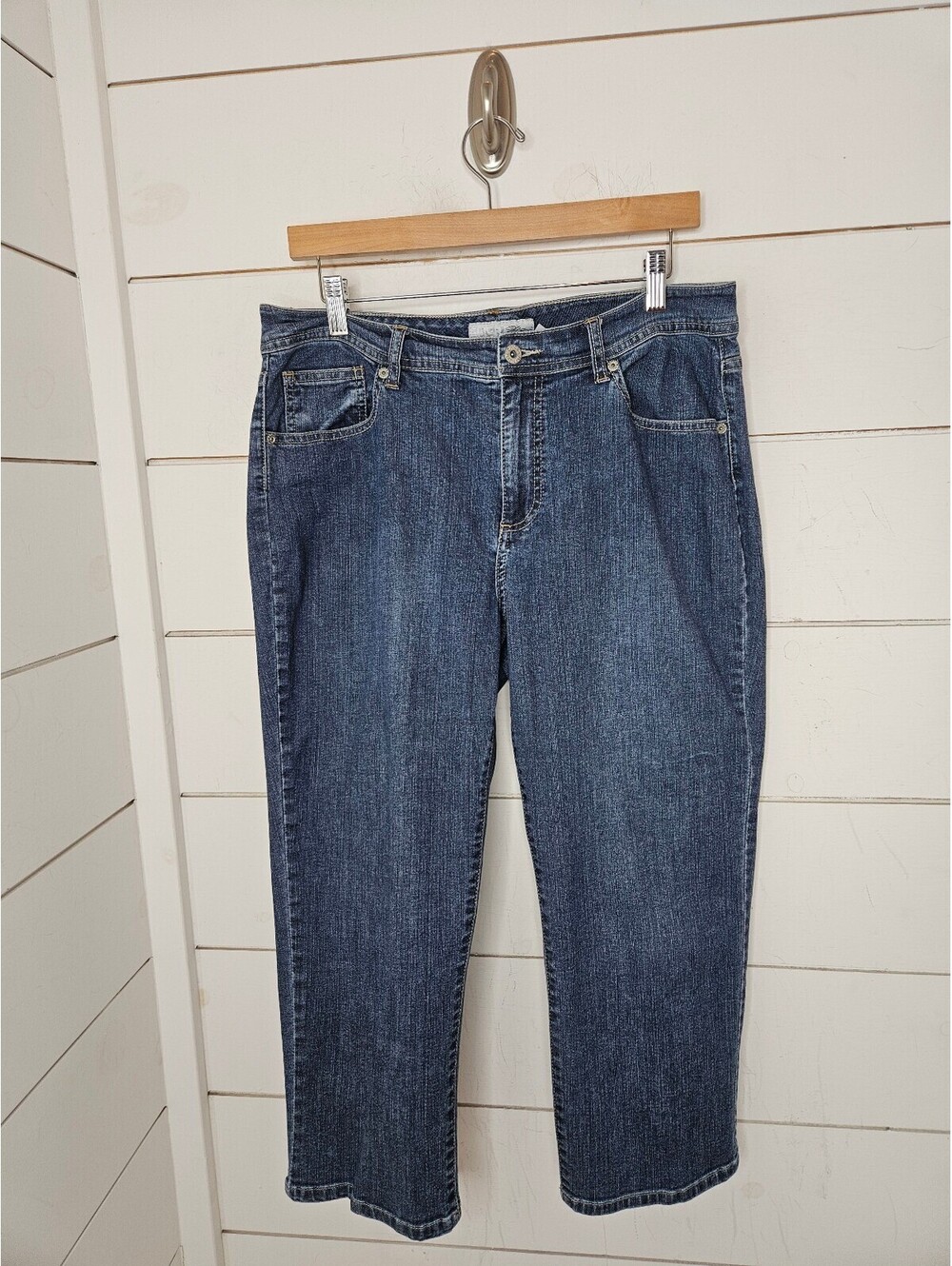 Chico's Platinum size 12 (size 2) blue medium wash capri jeans